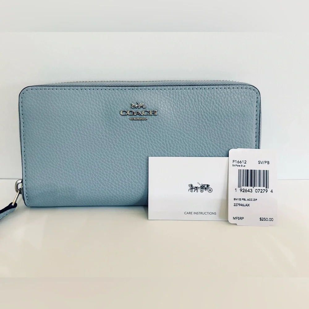 Coach Light Blue Leather Wallet.  Zipper Compartment w/Credit Card Slots. - Picture 8 of 8